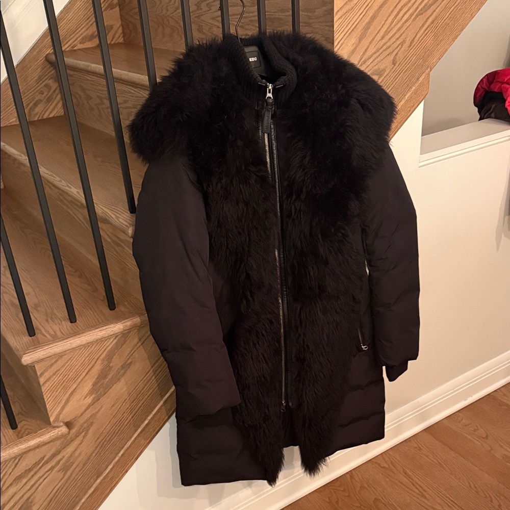 Mint Cond Black Puffer Coat faux Fur Pit to pit 18.5 inches 
Length 39 inches